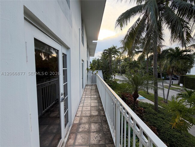 Foto del edificio - 290 Sunrise Dr