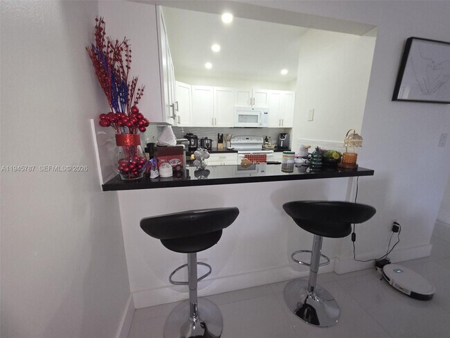 Foto del edificio - 6970 NW 186th St