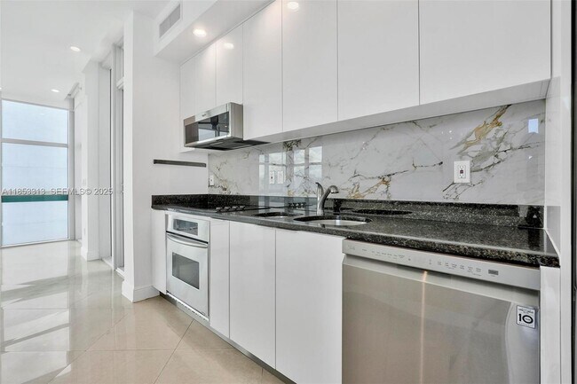 Foto del edificio - 3131 NE 188th St