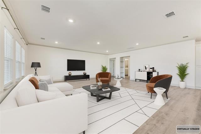 Building Photo - 335 Community Dr