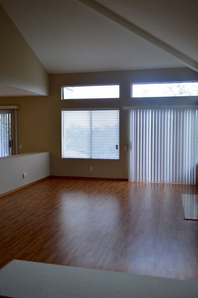 Building Photo - 3 Bedroom Marbella Townhome