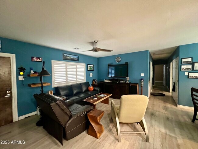 Foto del edificio - 1321 E Weldon Ave