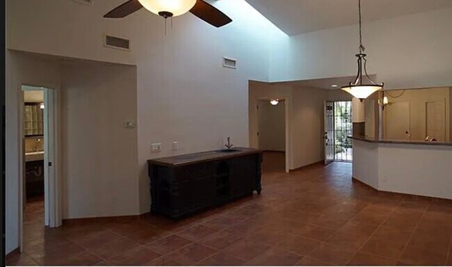 Building Photo - 7316 Della Dr