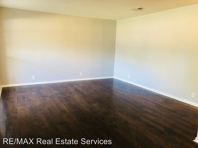 Building Photo - 3 br, 2 bath House - 9601 Pine Cove