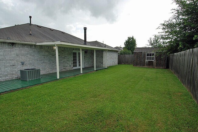 Foto del edificio - 7311 Harpers Dr