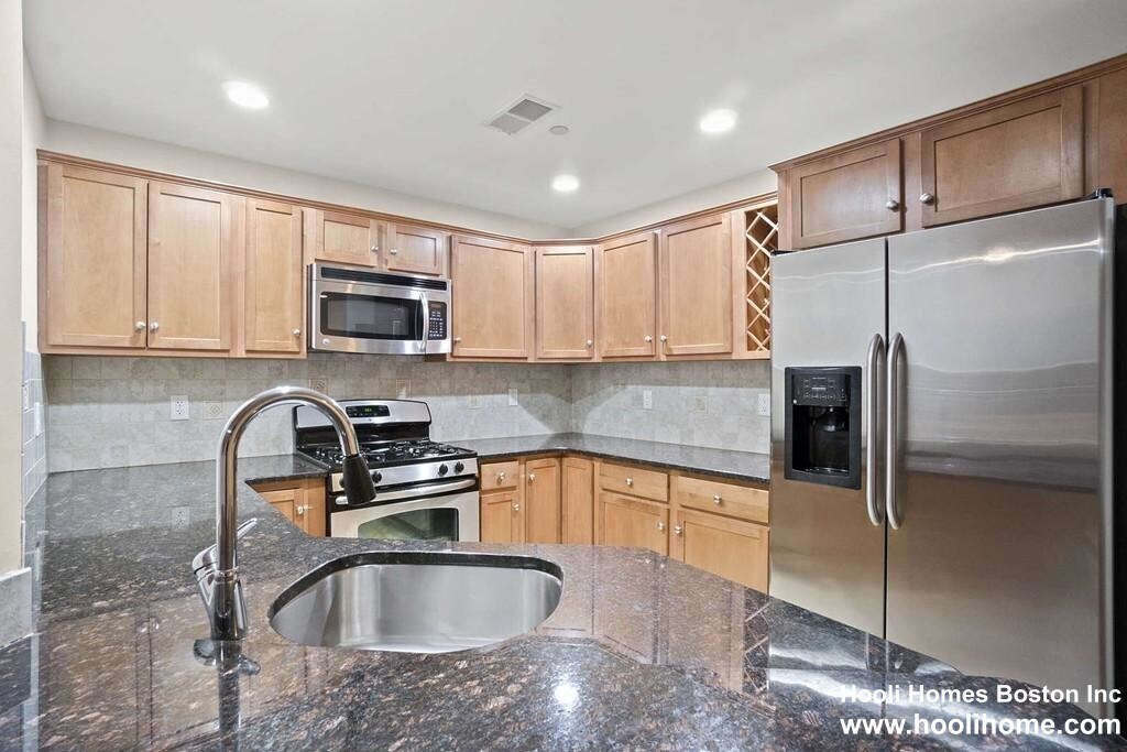 Foto principal - 120 Wyllis Ave