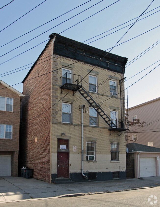 Building Photo - 307 Bond St