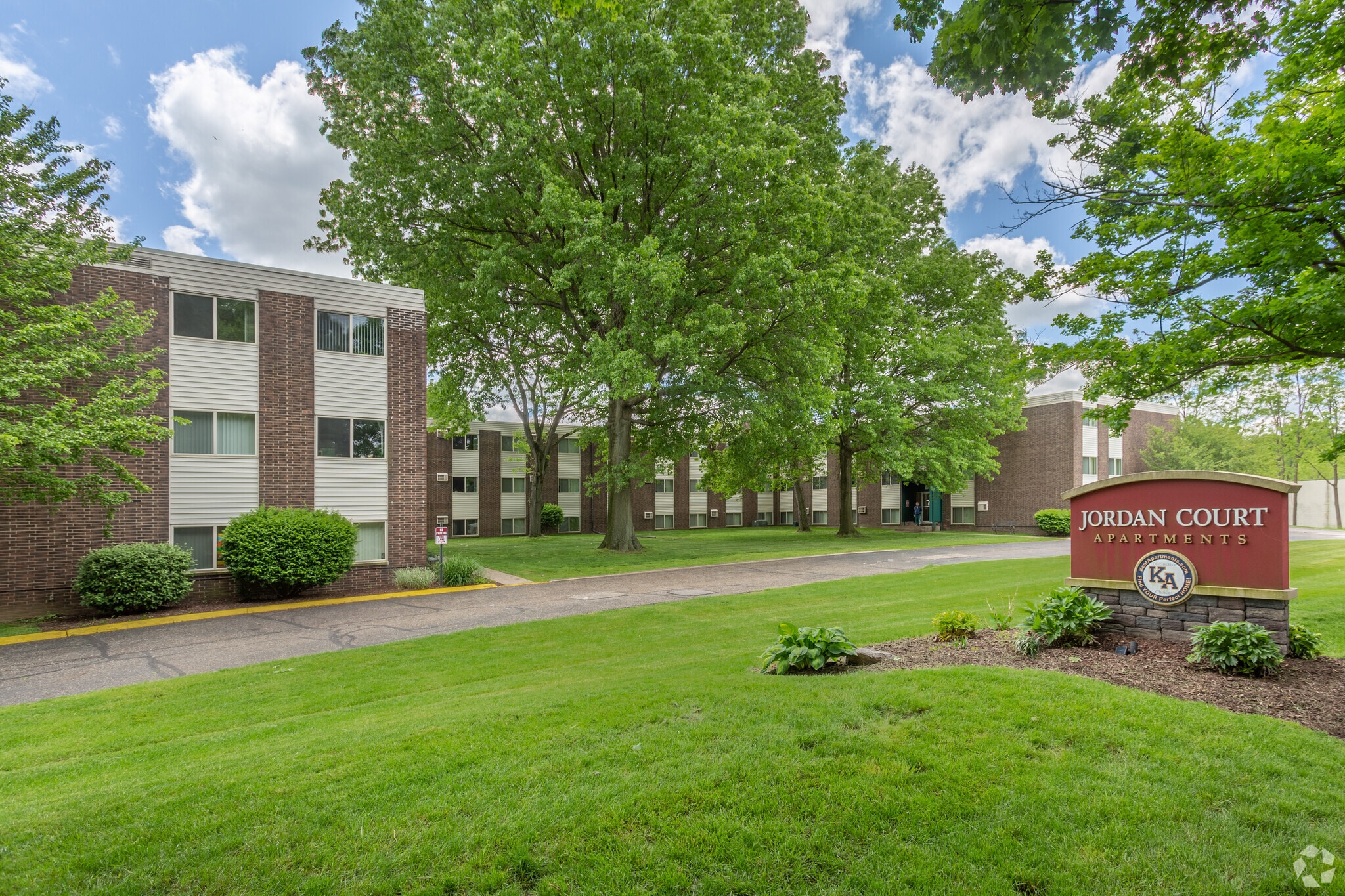 Jordan Court Apartments – photo 1