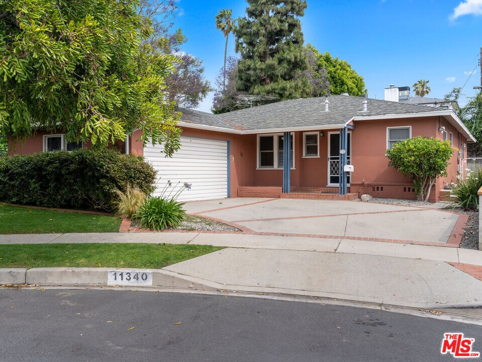 Primary Photo - 11340 Regent St