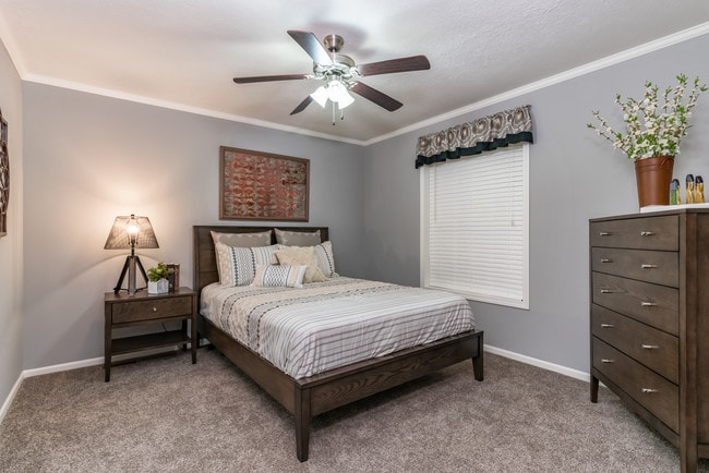 Building Photo - Perrysburg Estates