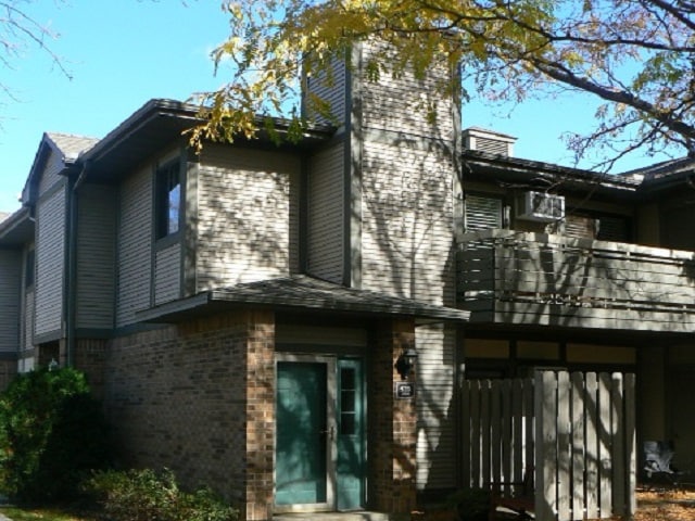 Primary Photo - 435 Shelard Pkwy