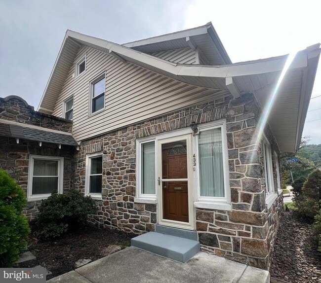 Building Photo - 433 Friedensburg Rd