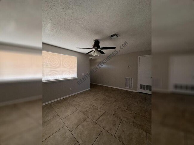 Foto del edificio - 3209 Cheek Pl