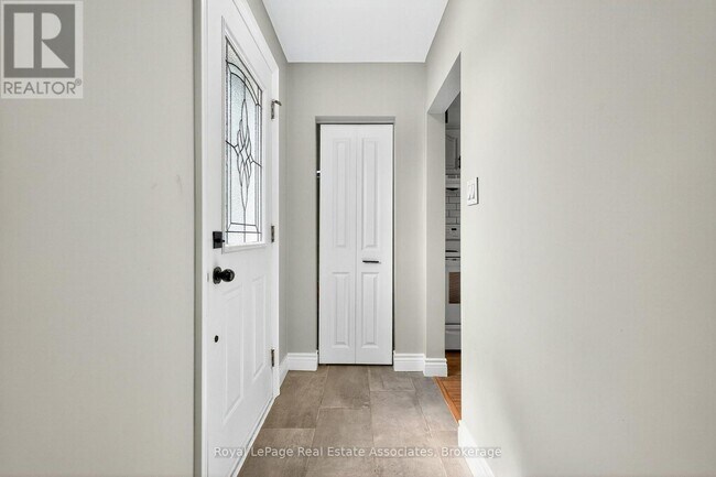Photo du bâtiment - 312 E 45th St