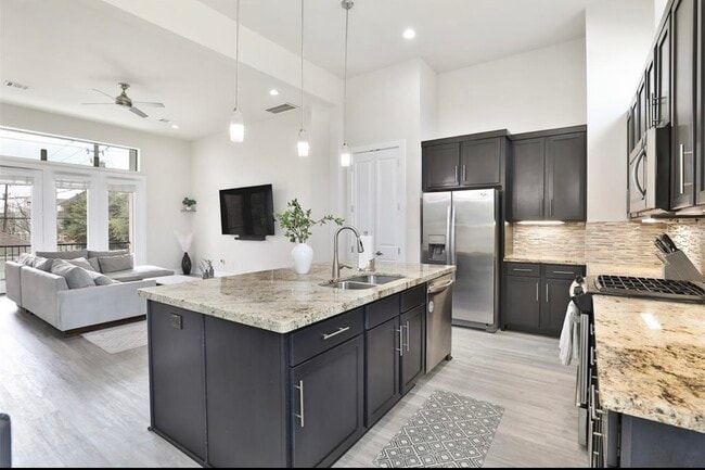 Building Photo - 4104 Marina St