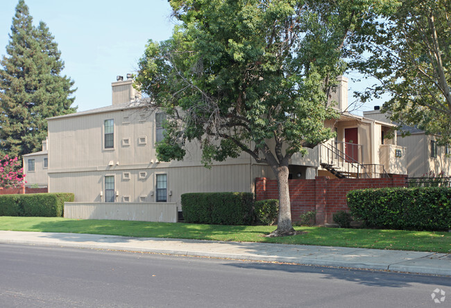 Foto principal - CEDAR CREEK VILLAGE APARTMENTS