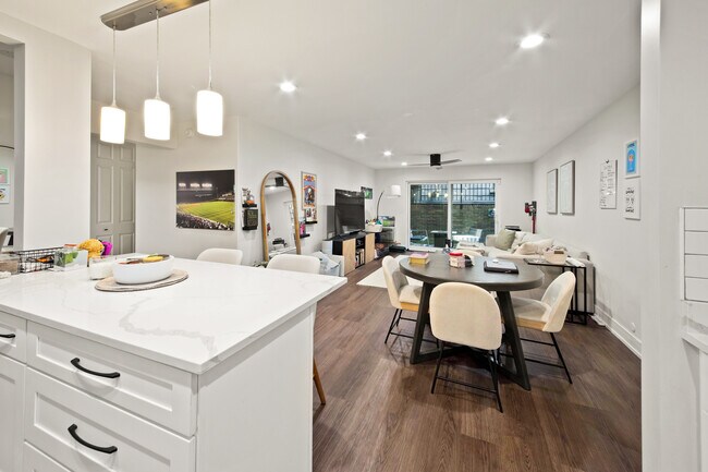 Foto del edificio - 4334 N Clarendon Ave