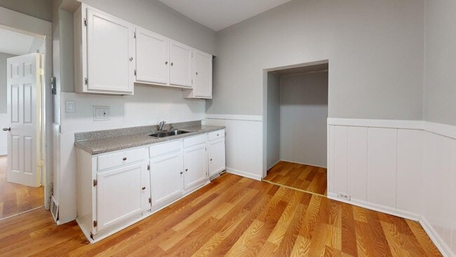 Building Photo - 888 Rondel Rd