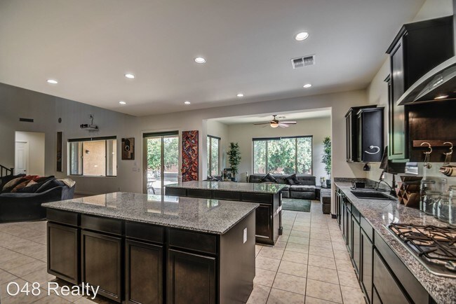Building Photo - 6 br, 3.5 bath House - 3917 E ELLIS ST