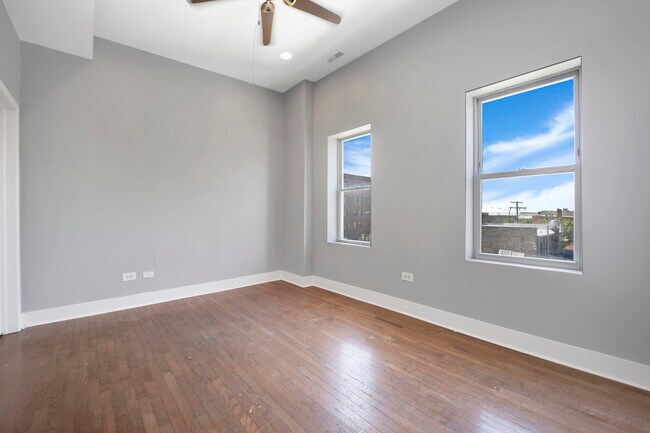 Foto del edificio - 2286 S Blue Island Ave