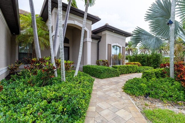 Building Photo - 1823 Cape Coral Pkwy W