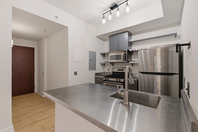 Foto del edificio - 809 6th St NW