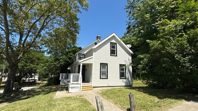 Building Photo - Single family