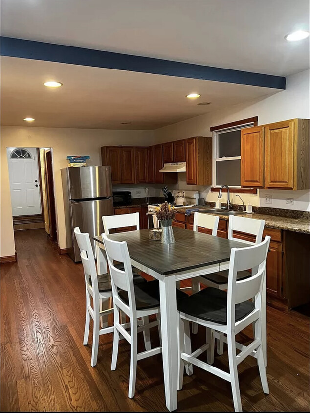 Foto principal - 4954-2 W Cullom Ave