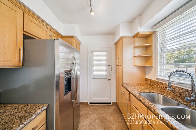 Foto del edificio - 5335 Vantage Ave