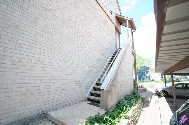Foto del edificio - 8263 Sands Point Dr