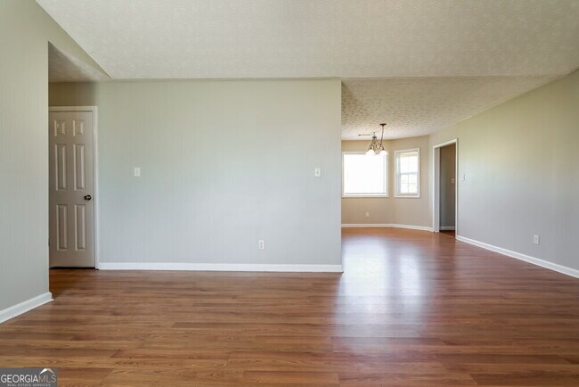 Building Photo - 372 Kay Dr