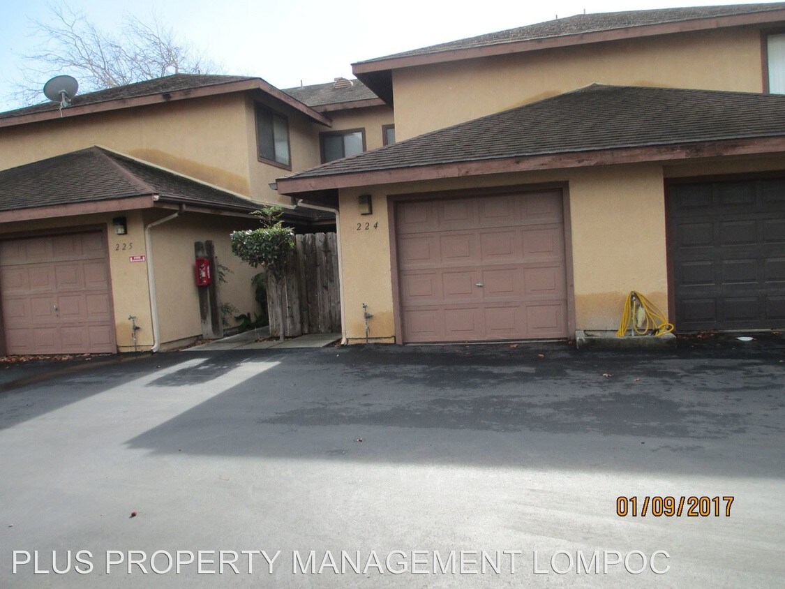 Primary Photo - 224 Village Circle Dr