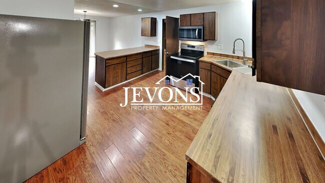 Foto del edificio - Explore a welcoming single-family home, st...