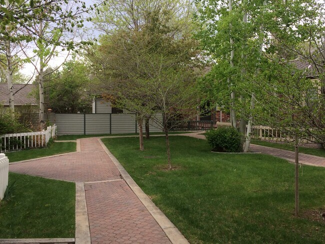 Building Photo - 3120 Spinnaker Dr