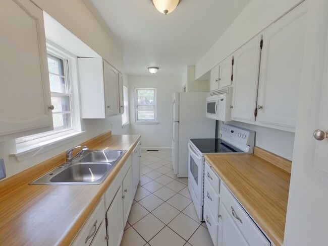 Building Photo - 1057 N Lightner