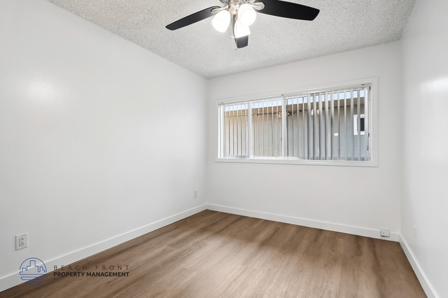 Foto del edificio - 1458 Marine Ave.