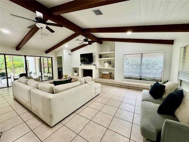 Foto del edificio - 504 Whispering Oak Ln