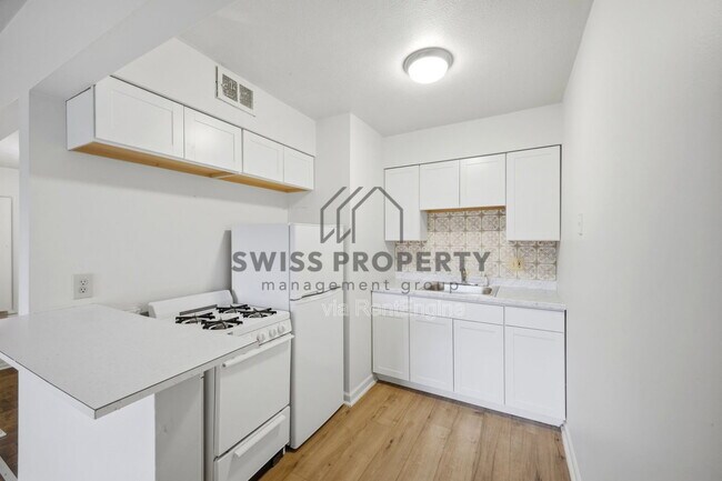 Foto del edificio - 544 Riverview Dr