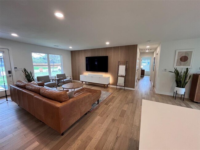 Building Photo - 6216 Brookside Dr