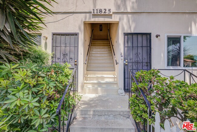 Foto del edificio - 11825 Iowa Ave
