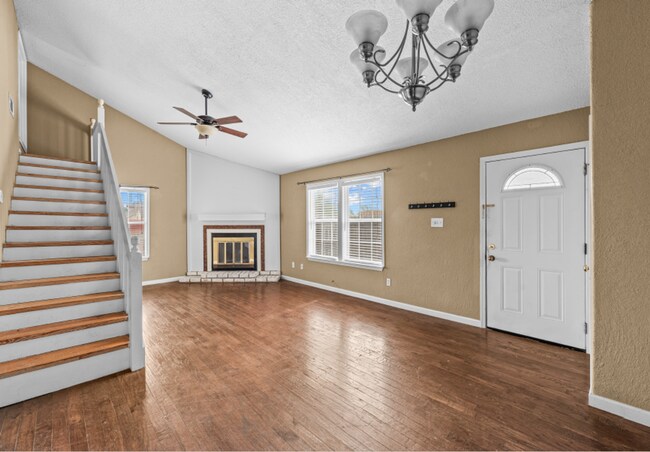 Building Photo - Townhouse for Rent – 2 Bed / 1 Bath