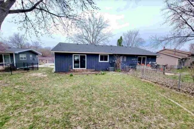 Building Photo - 1451 Westview Dr