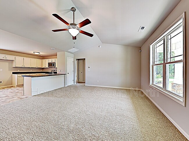 Building Photo - 16 Willow Ridge Cir