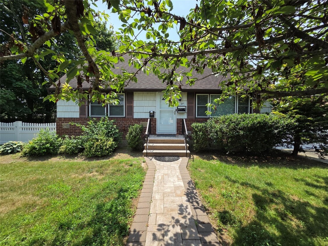 Primary Photo - 5 Denton Pl