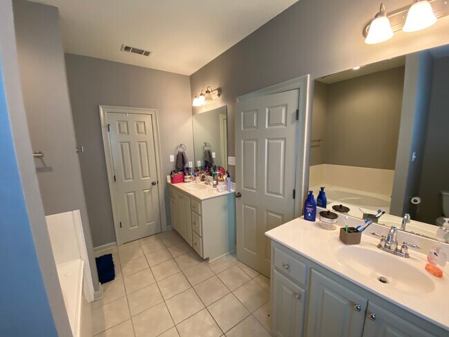 Master Bath - separate Double vanity - 2964 NICHOLSON LAKE DR