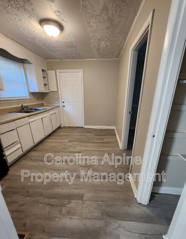 Photo - 1733 Finchley Dr House