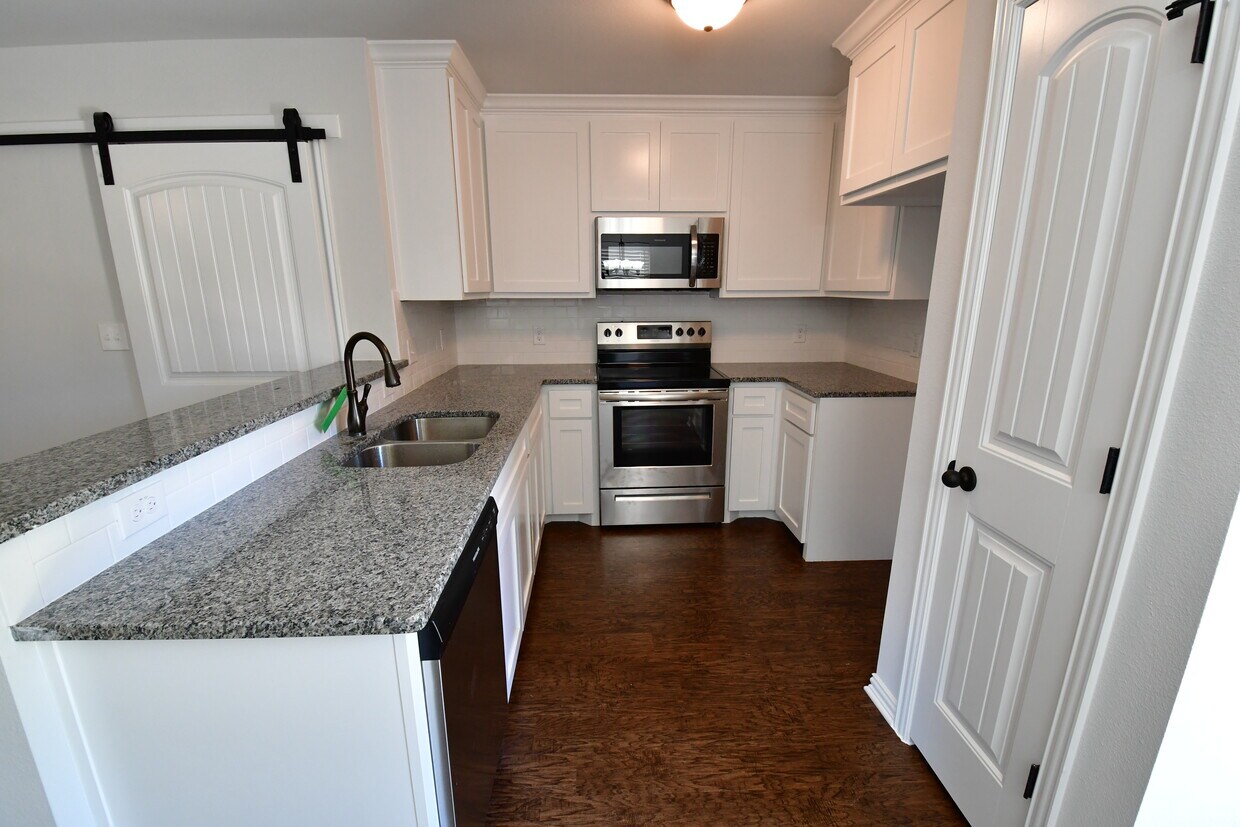 237 W Forest Ave, Sherman, TX 75090 Townhome Rentals in Sherman TX