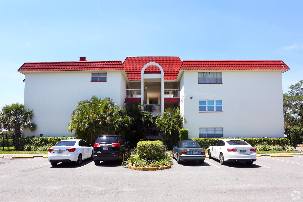 Regency Condos Apartments in Saint Petersburg, FL
