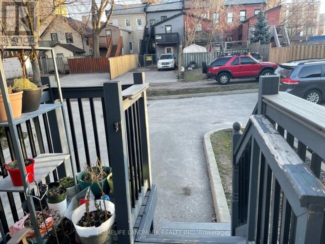 Building Photo - 184 Wilson St