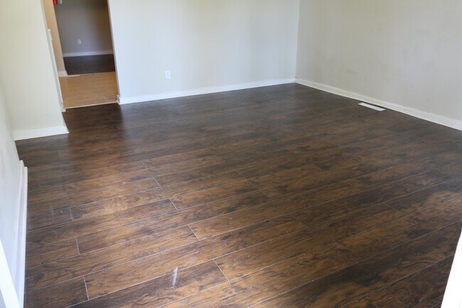 Foto del edificio - 2741 Central Ave